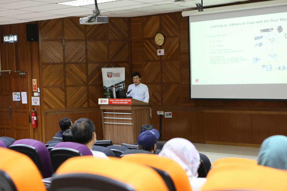 Prof Zhang presenting at UPM